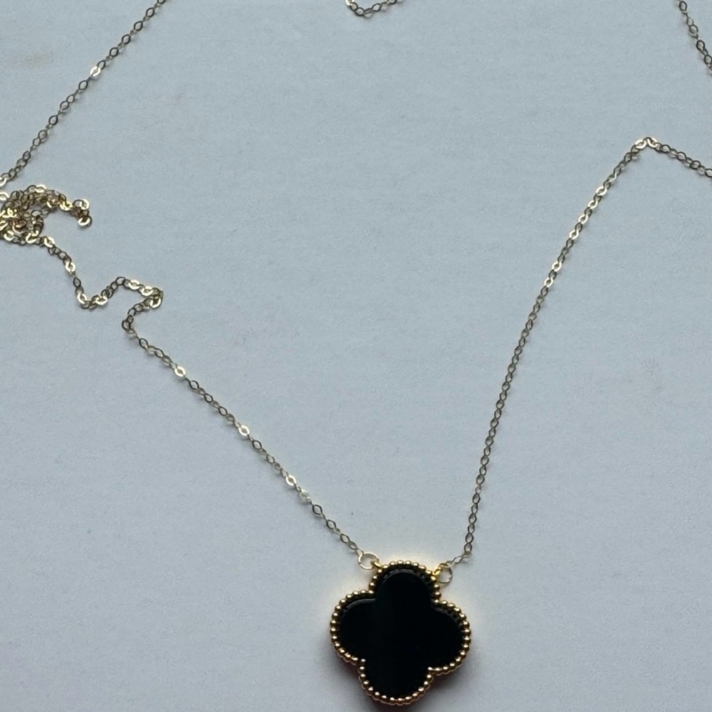 18k Saudi Elegant Black and Gold Clover Jewelry Set - Picture 14 of 15